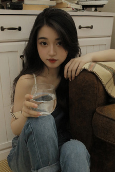 七濑朱莉亚